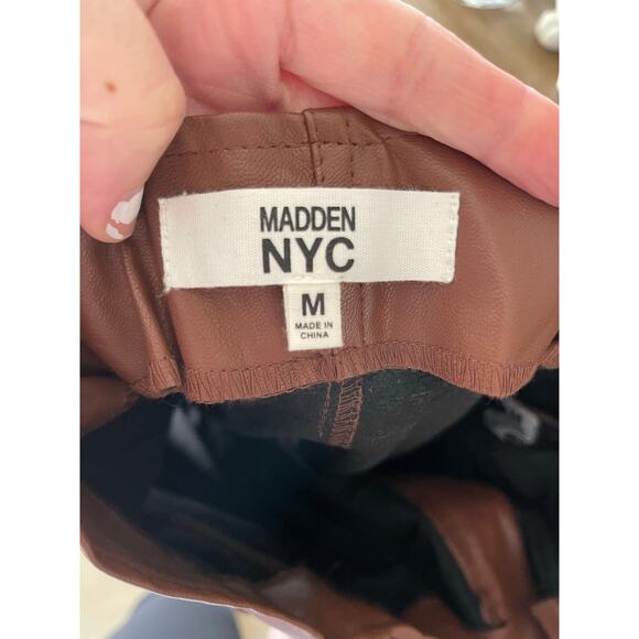 Madden NYC faux leather belted shorts ⭐️ - Picture 5 of 7